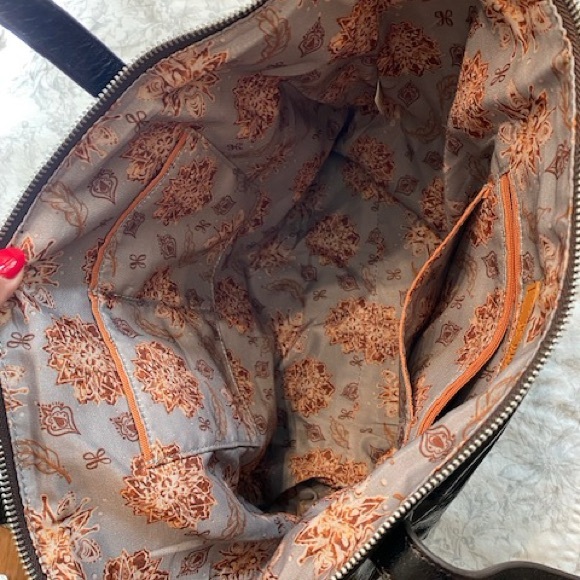 Purse/Tote, HOBO Brand, black, leather, extended 17”, not extended 12” - Picture 7 of 7